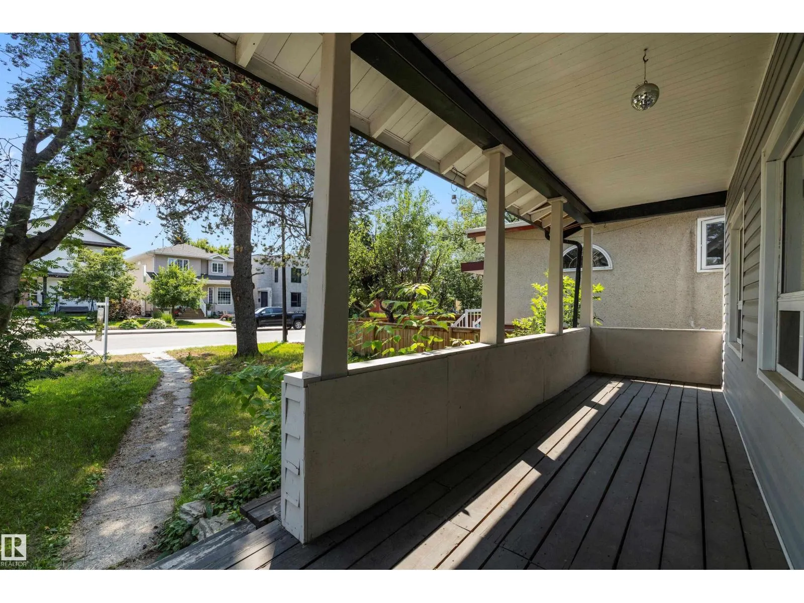 8702 92A AV NW