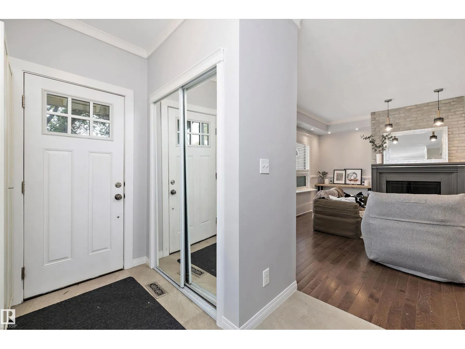8702 92A AV NW