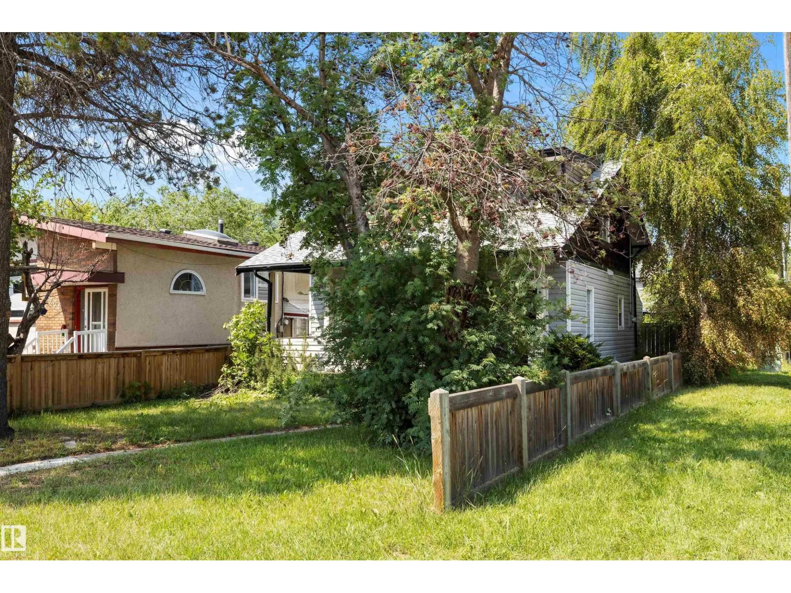 8702 92A AV NW