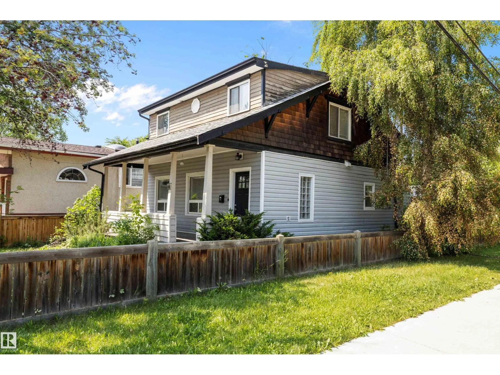 8702 92A AV NW