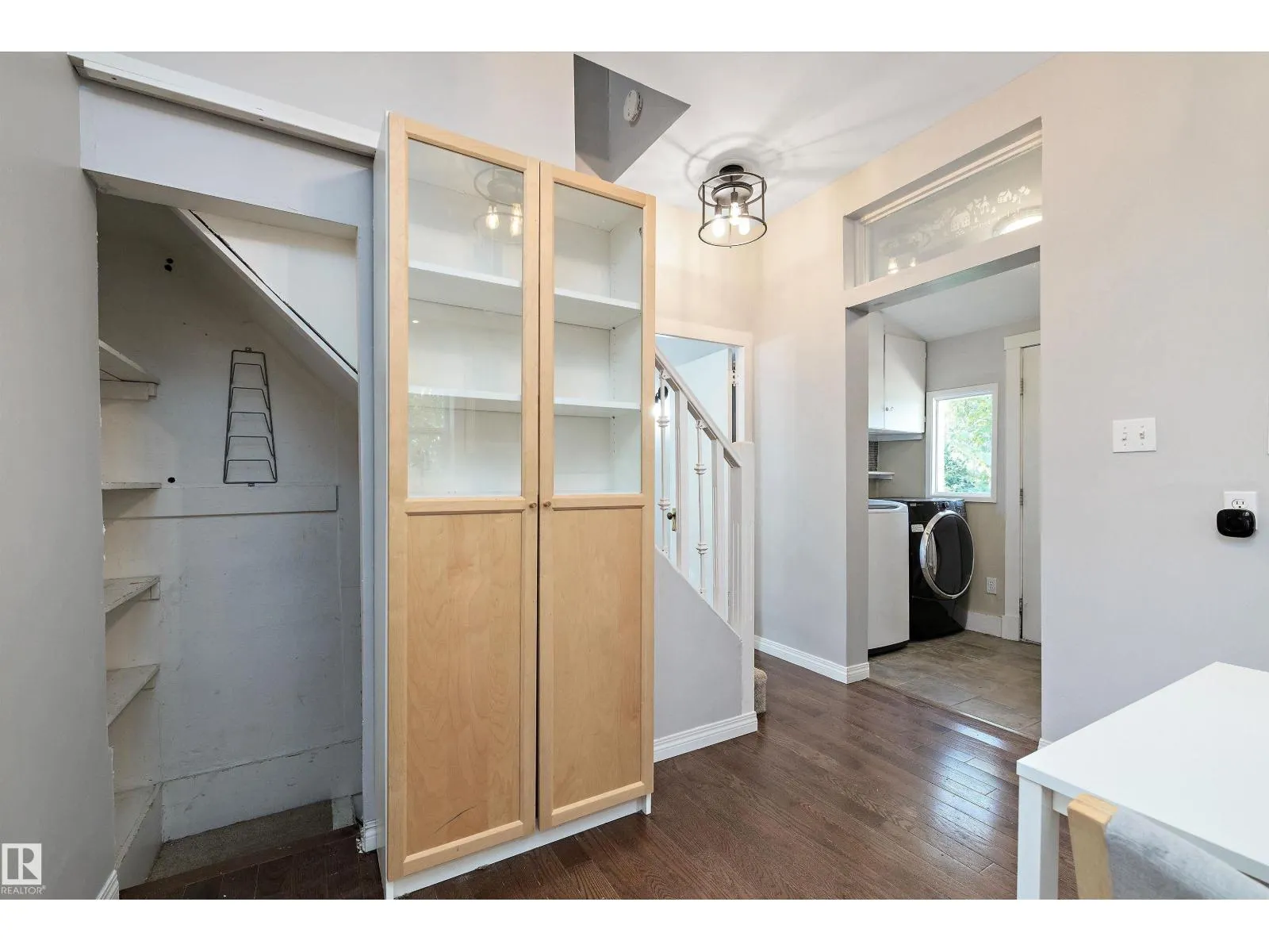 8702 92A AV NW