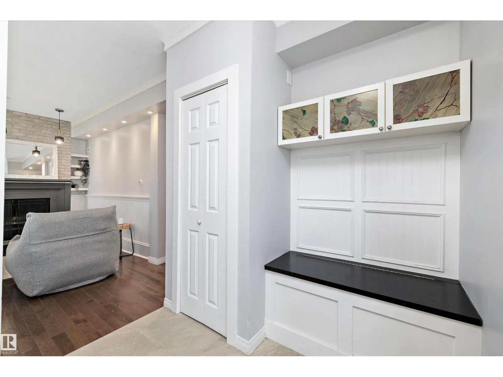 8702 92A AV NW