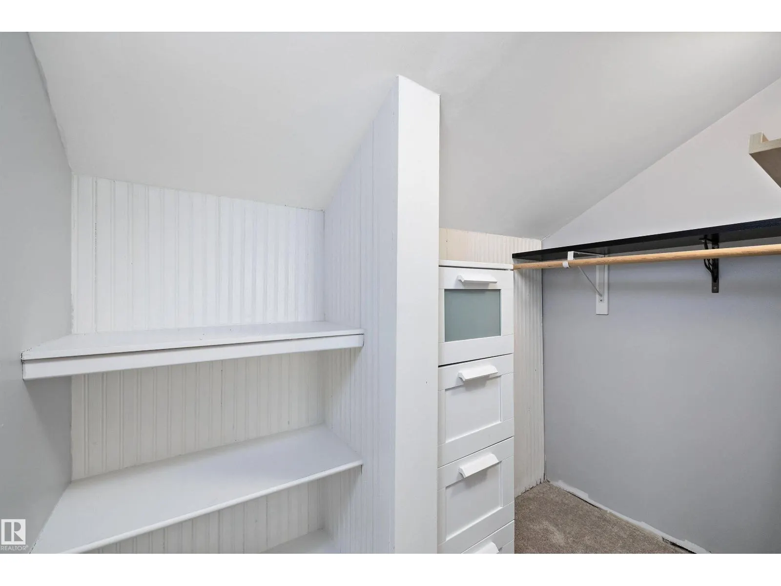 8702 92A AV NW
