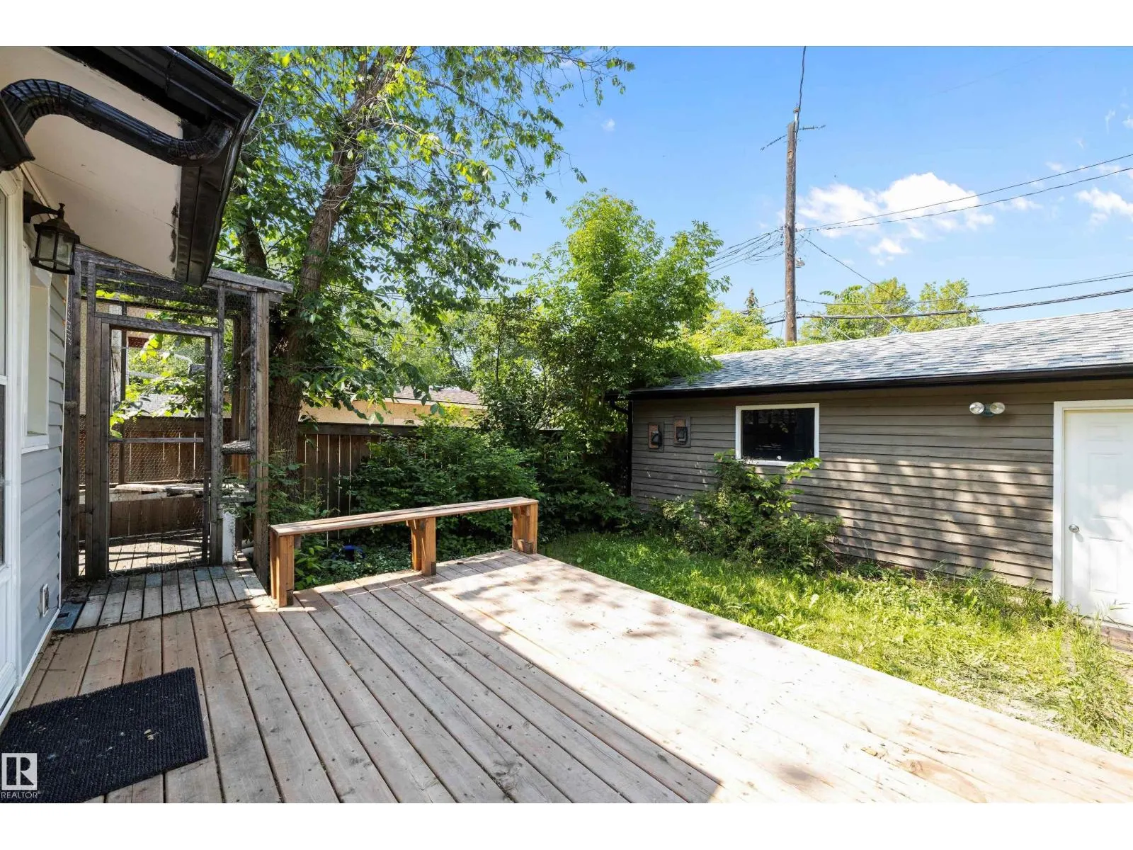 8702 92A AV NW