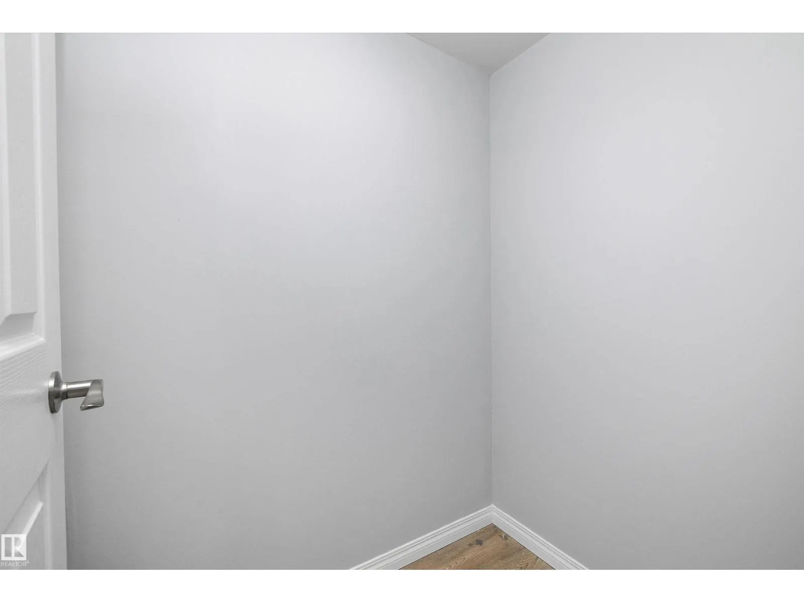 8702 92A AV NW