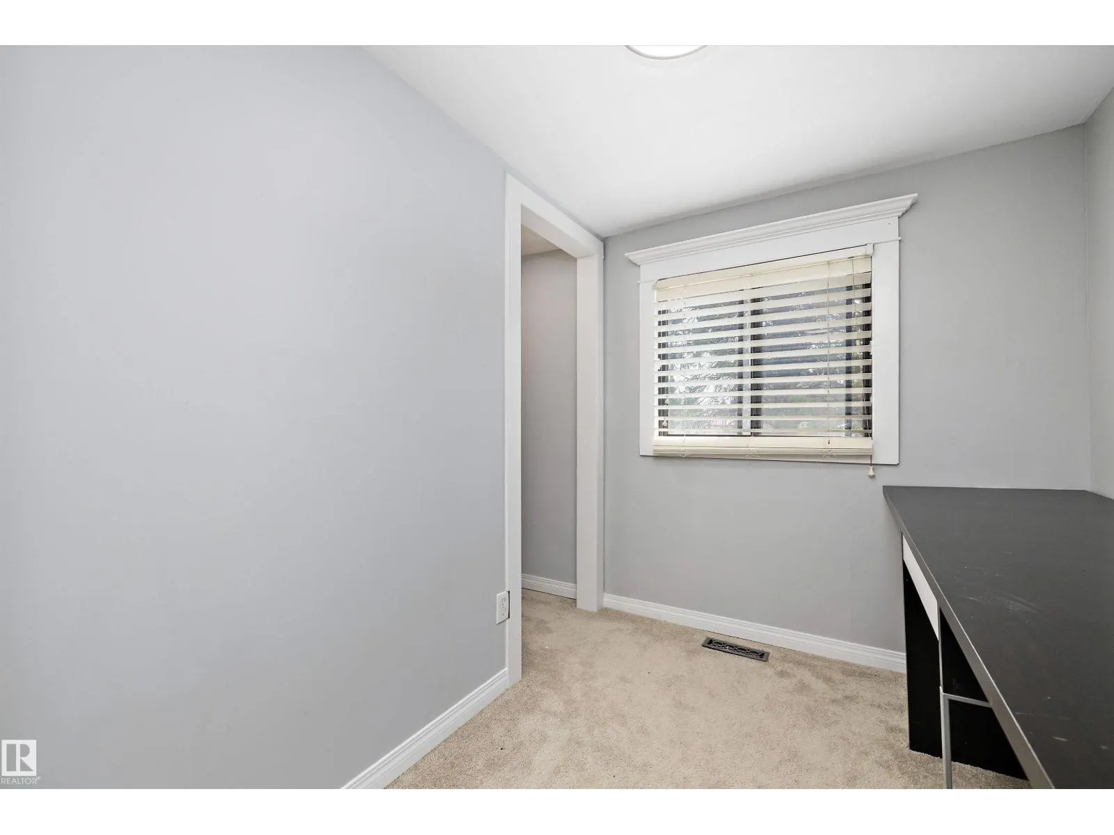 8702 92A AV NW