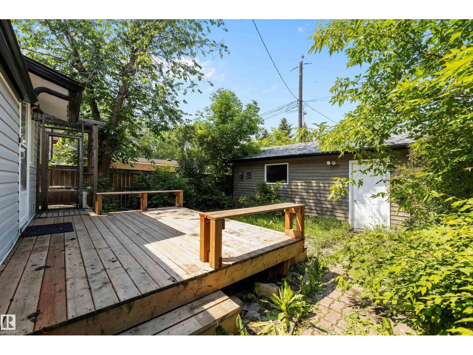 8702 92A AV NW