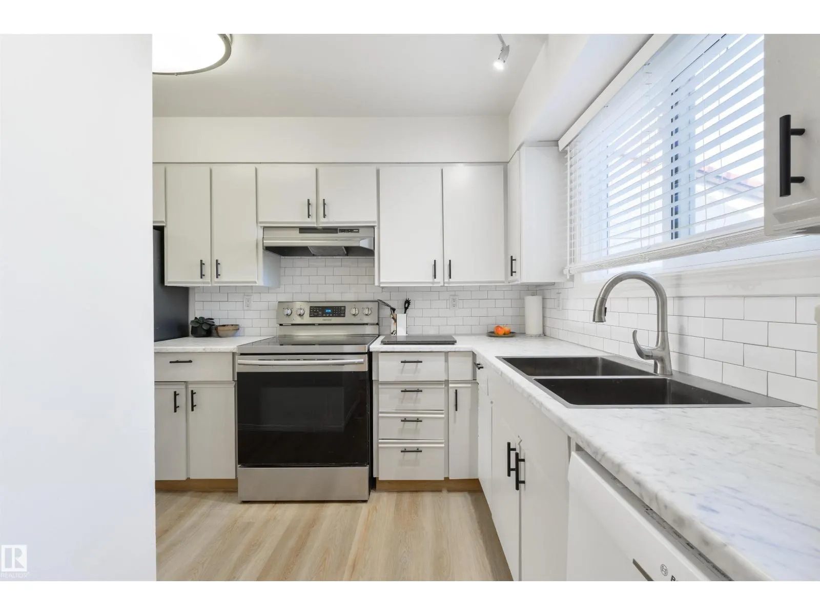 3621 30 AV NW