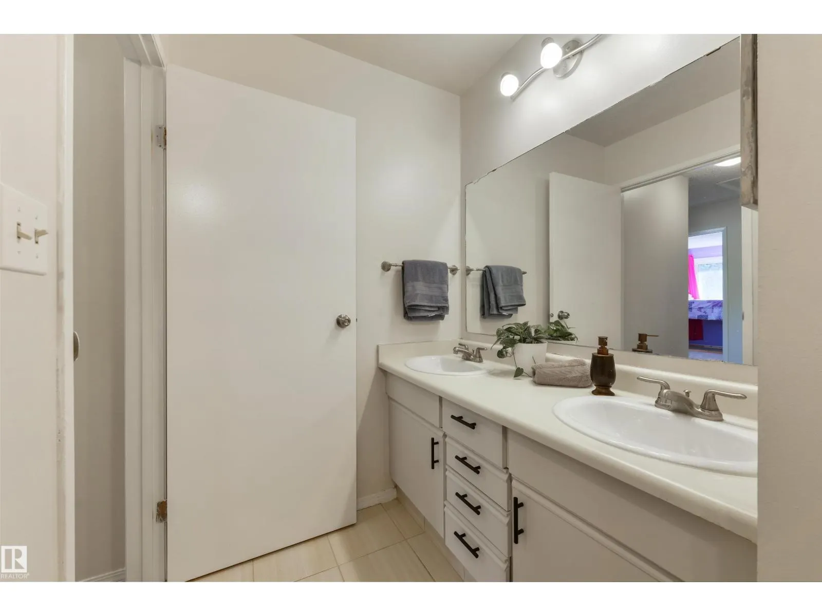 3621 30 AV NW