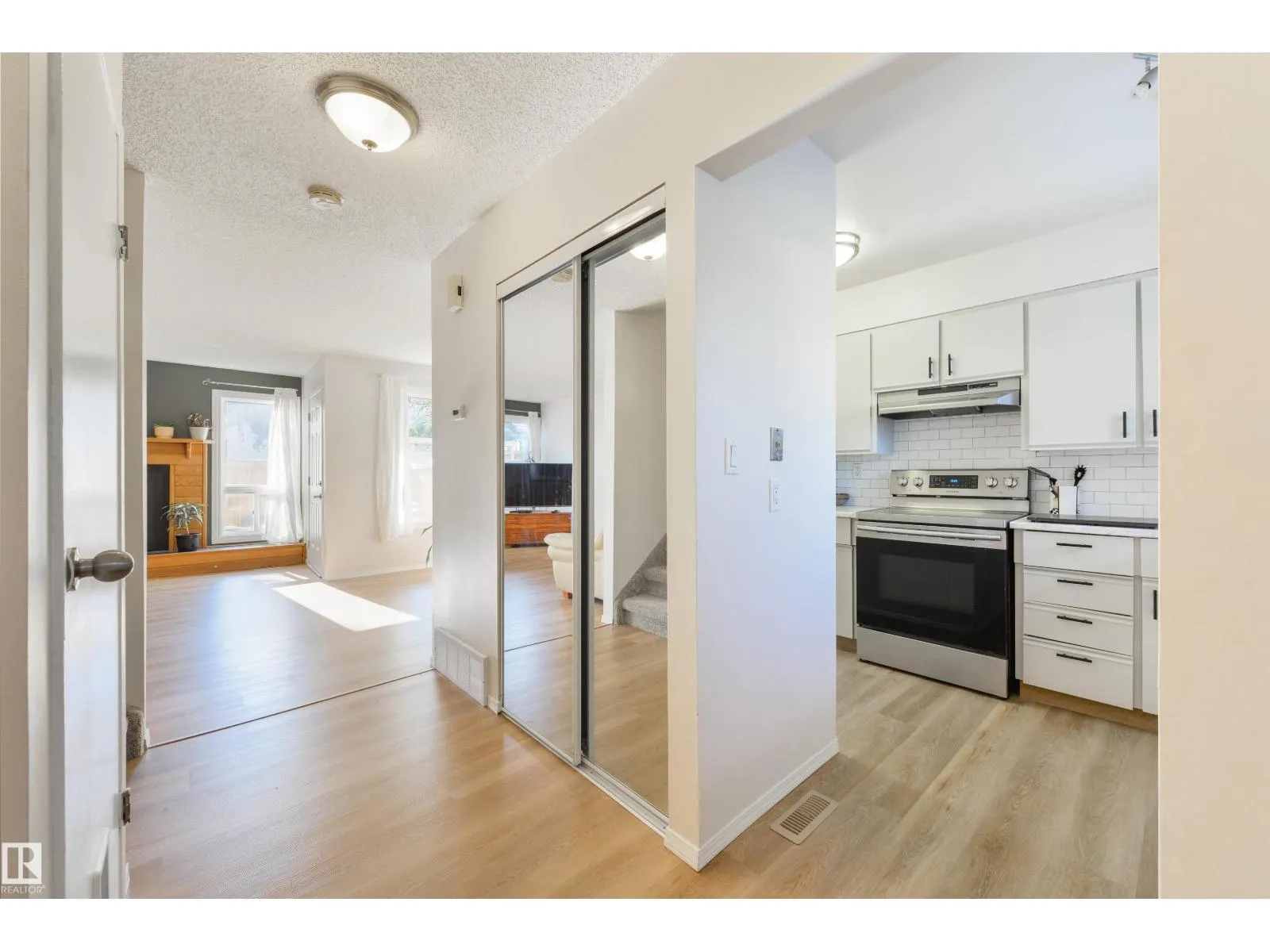 3621 30 AV NW