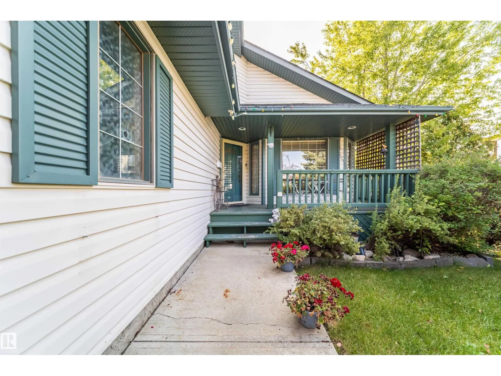11415 9 AV NW
