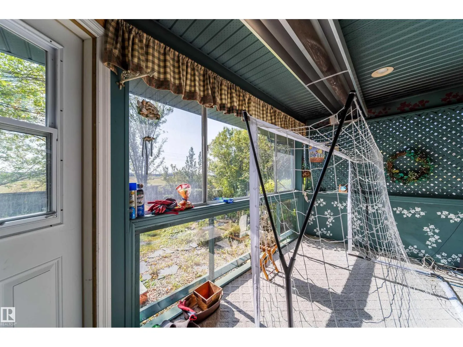 11415 9 AV NW