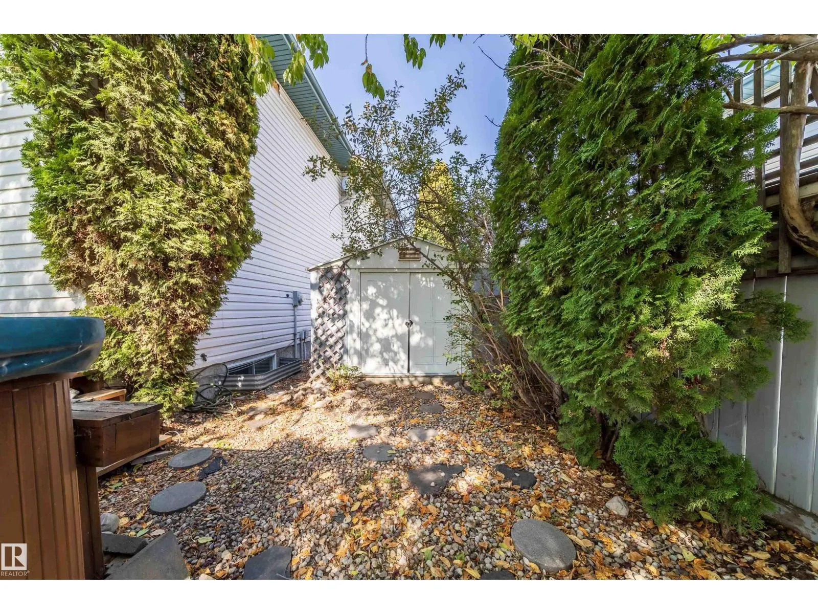 11415 9 AV NW