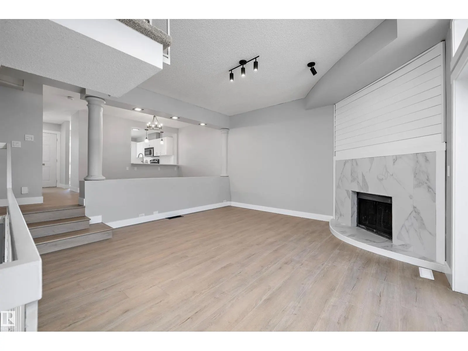 1511 LAKESIDE GR