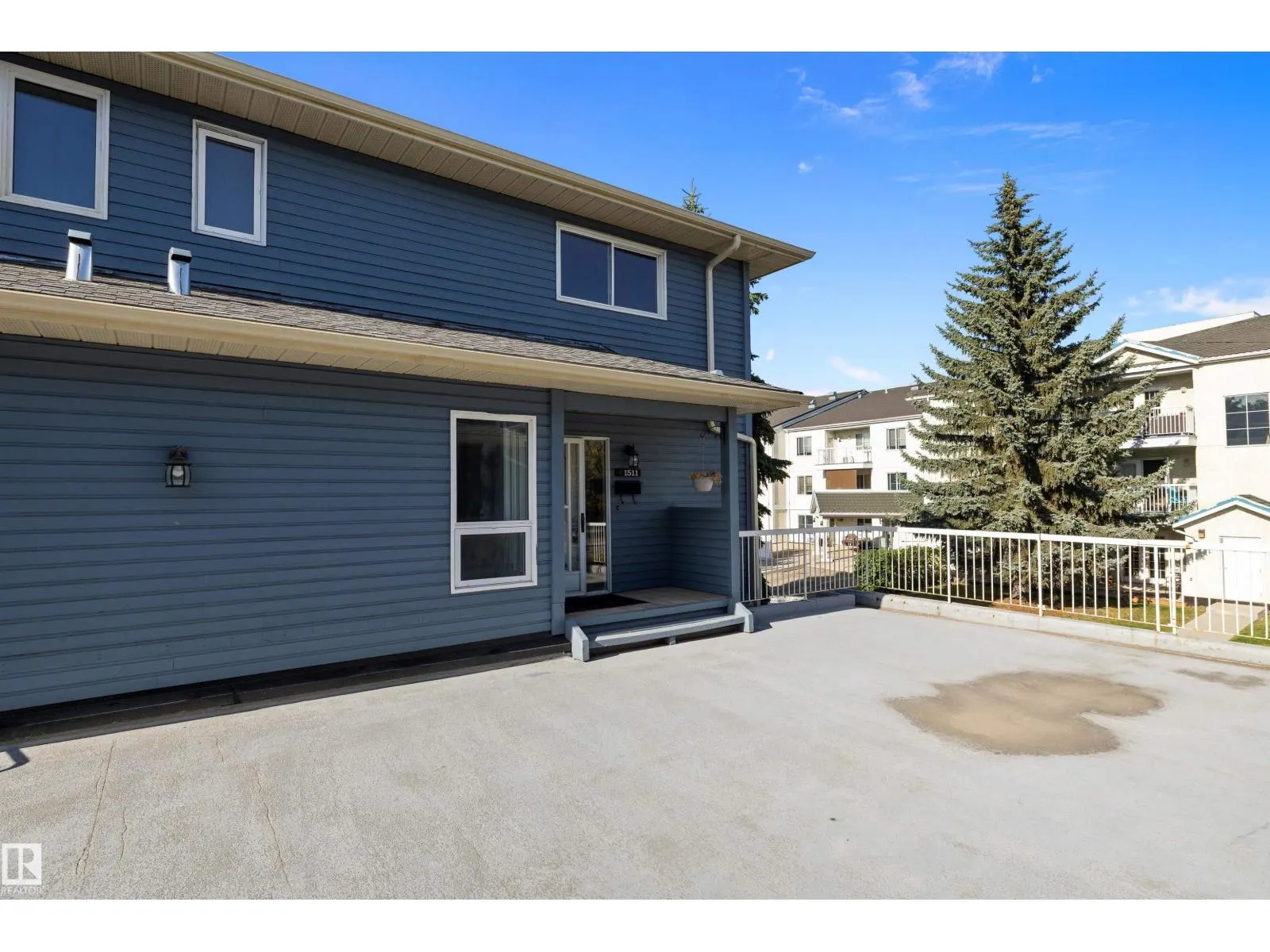 1511 LAKESIDE GR