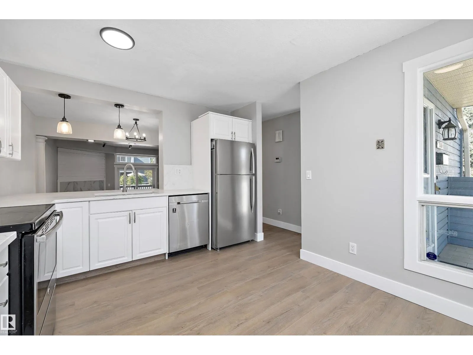1511 LAKESIDE GR