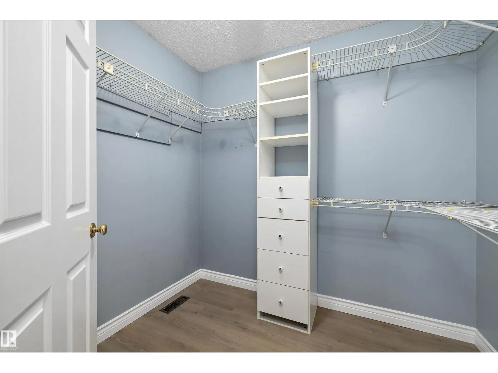 1511 LAKESIDE GR