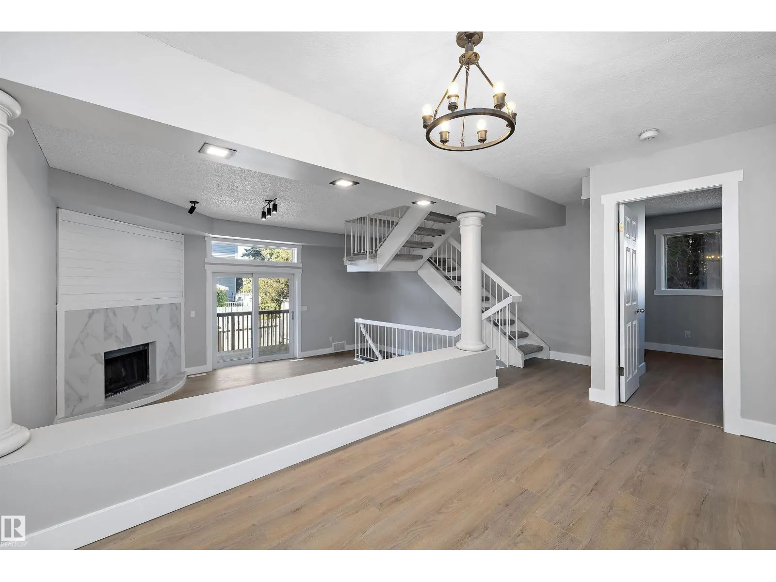 1511 LAKESIDE GR