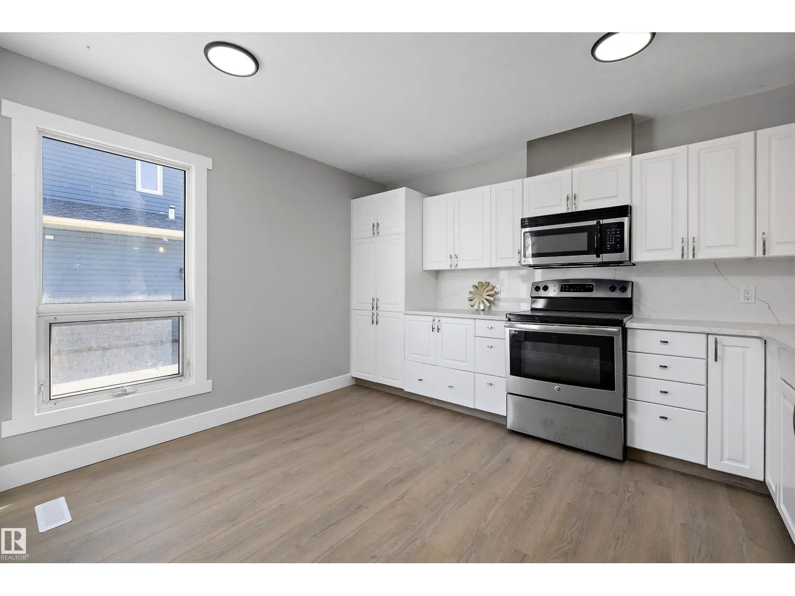 1511 LAKESIDE GR