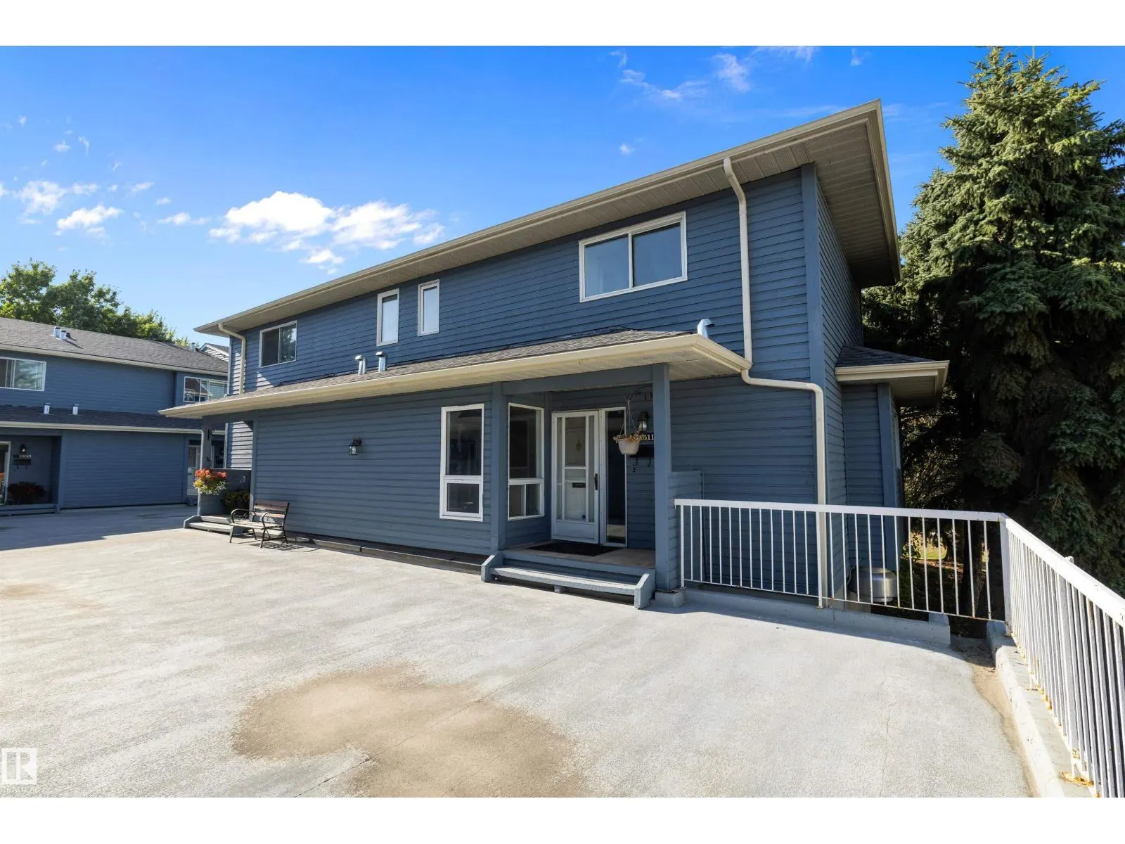 1511 LAKESIDE GR