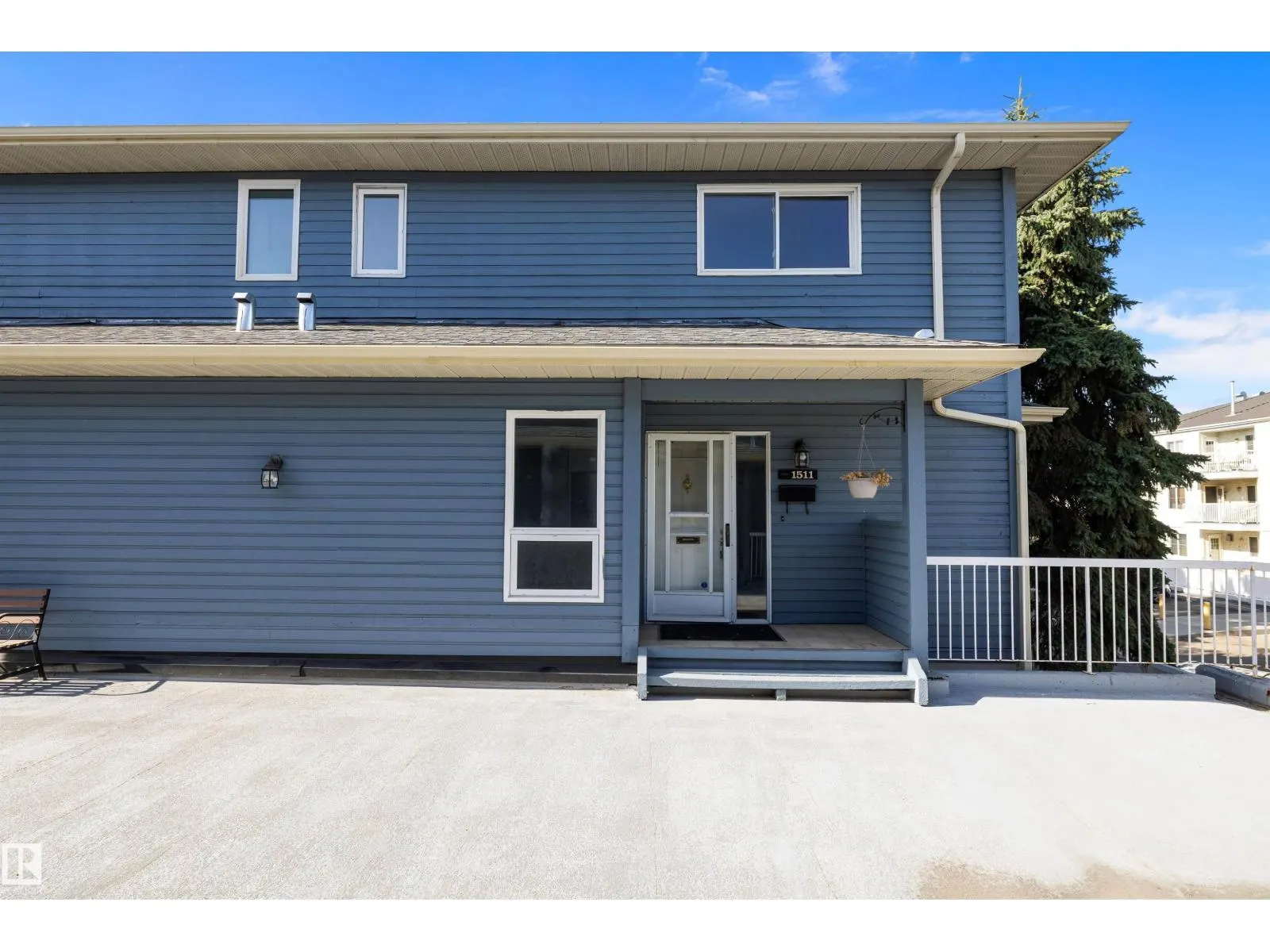 1511 LAKESIDE GR