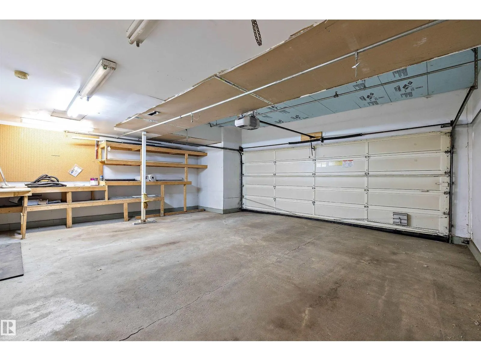 1511 LAKESIDE GR