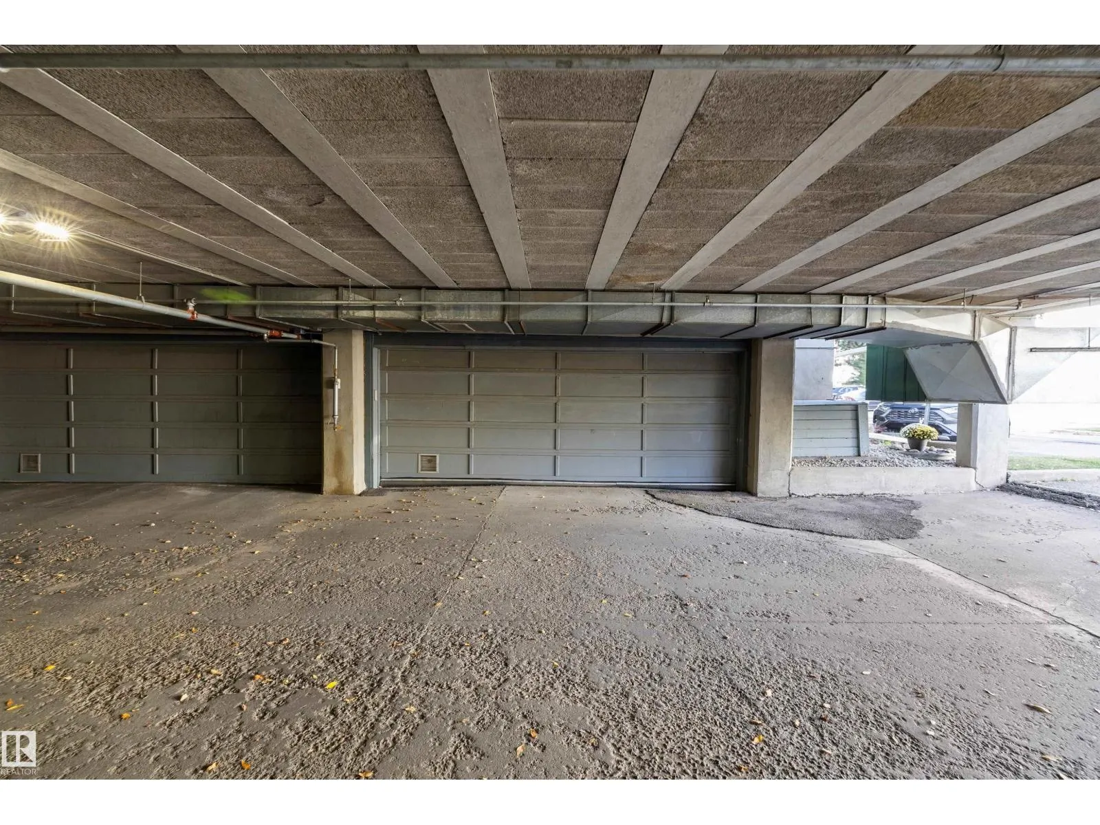 1511 LAKESIDE GR