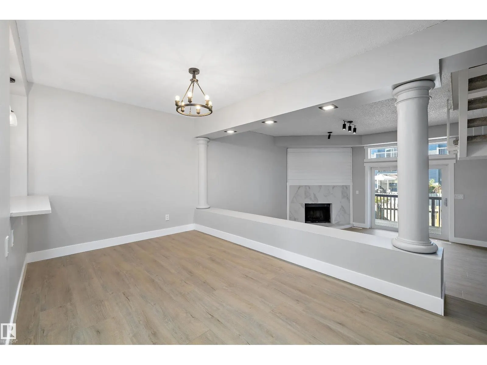 1511 LAKESIDE GR