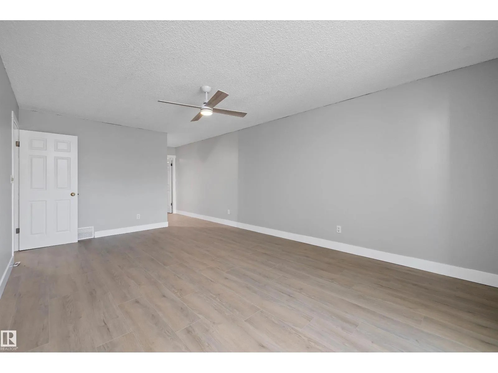 1511 LAKESIDE GR