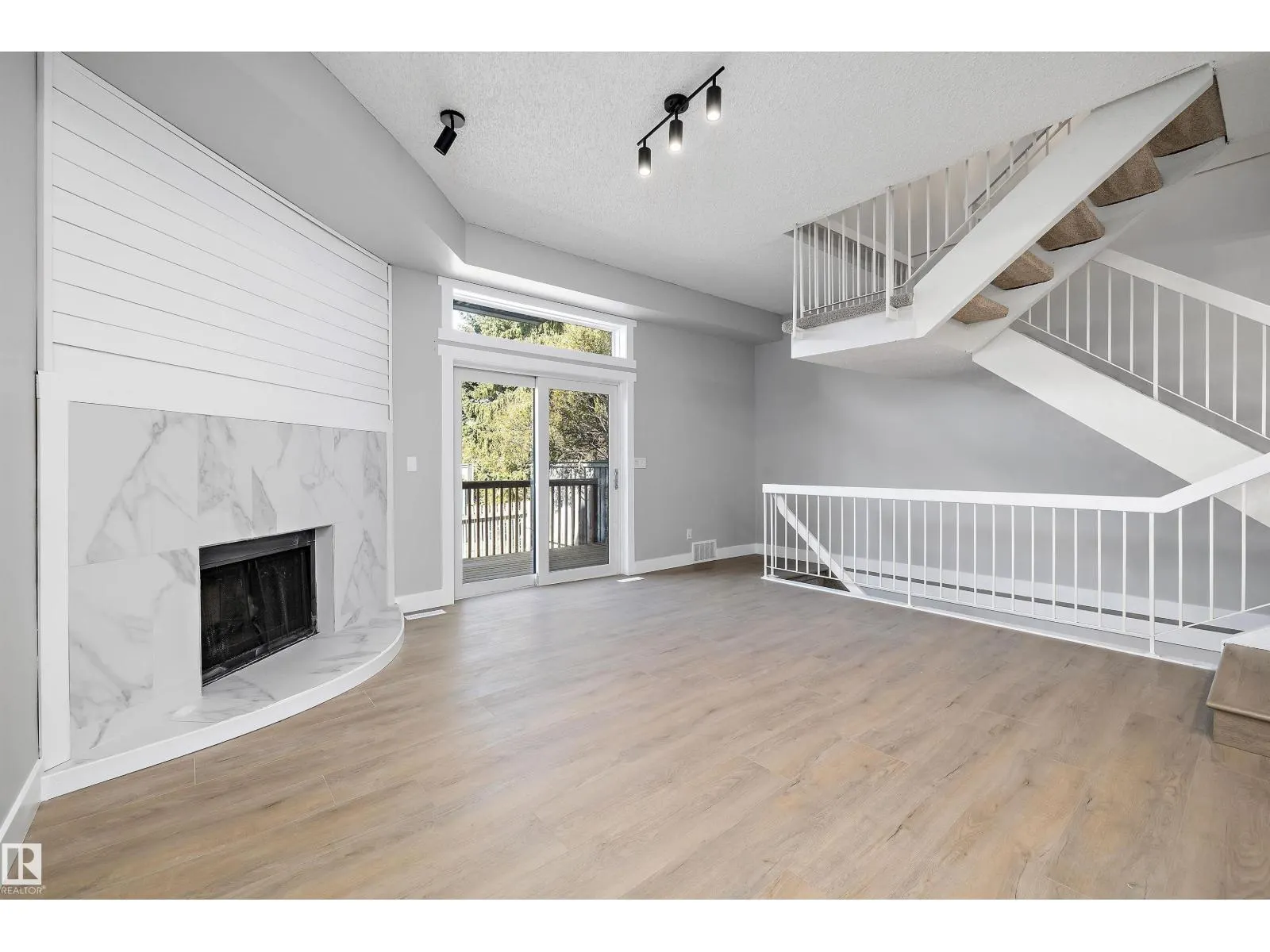 1511 LAKESIDE GR