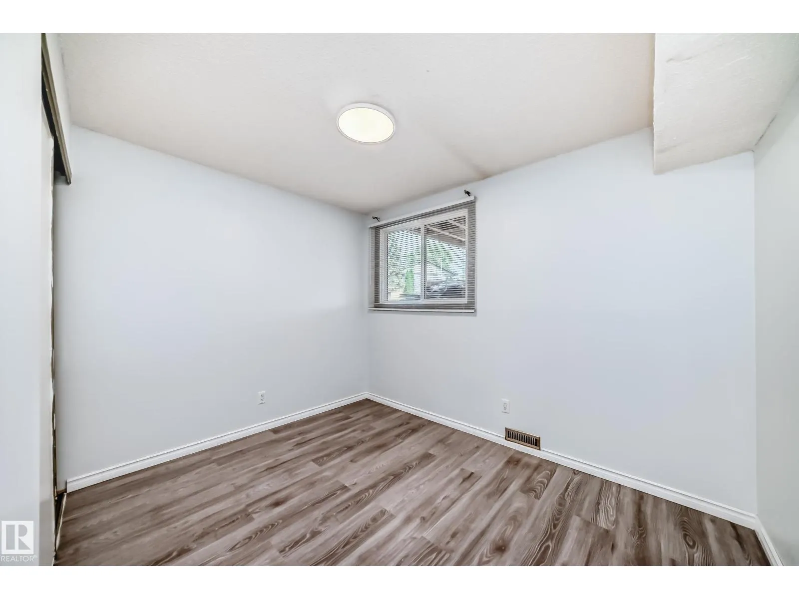 8 NORTHWOODS VG NW