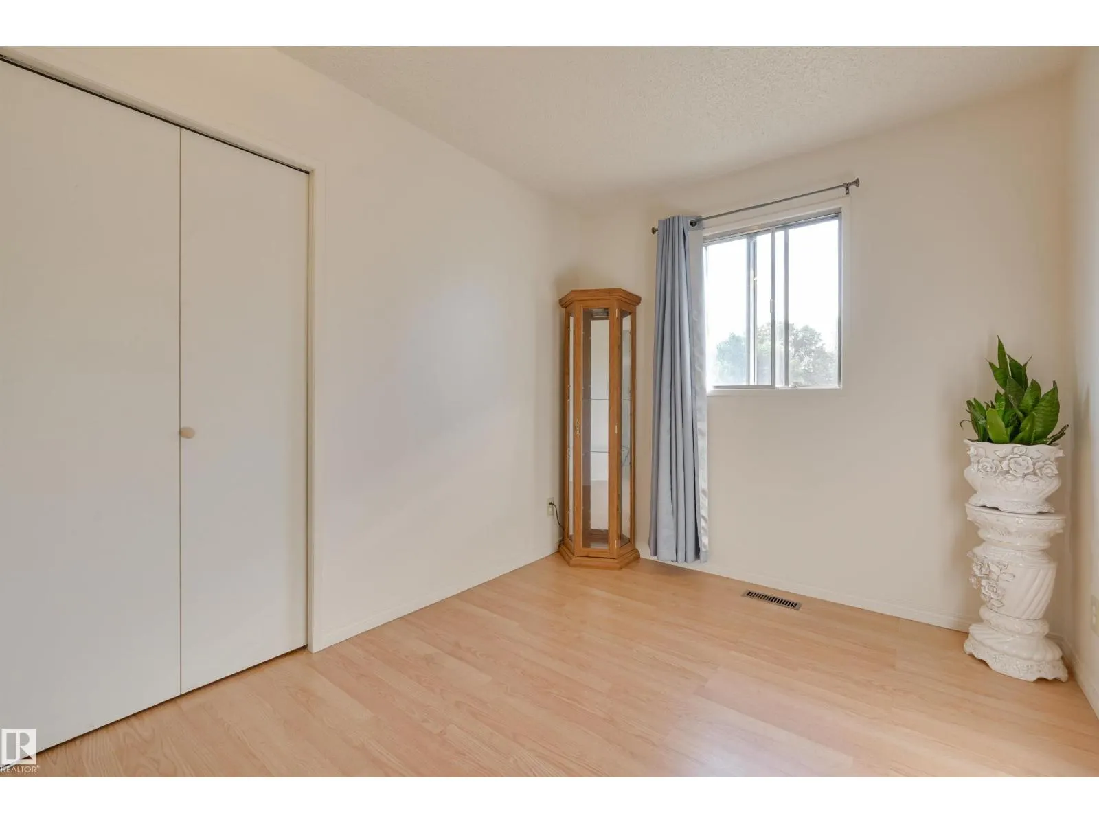 14703 35 ST NW