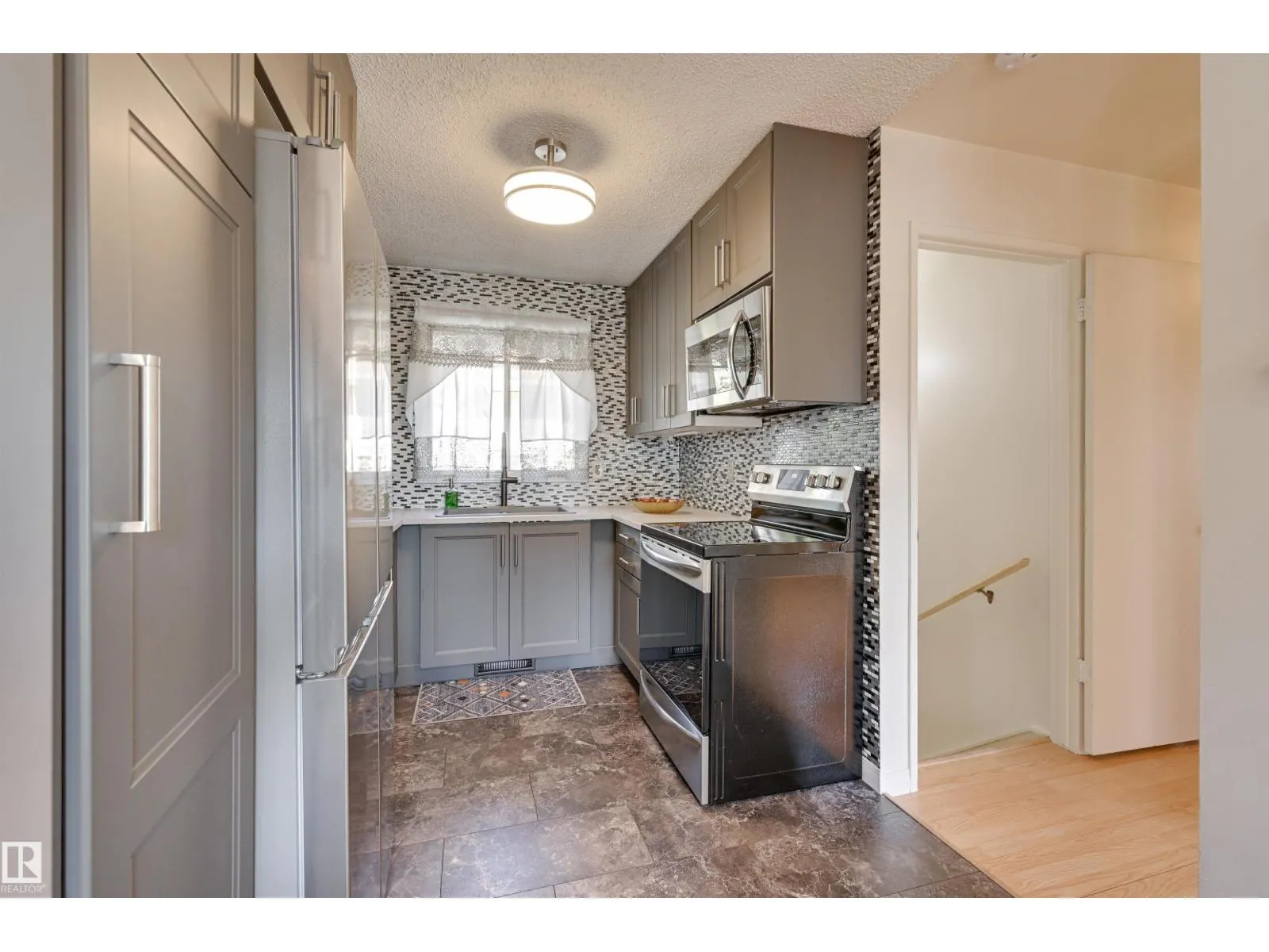 14703 35 ST NW