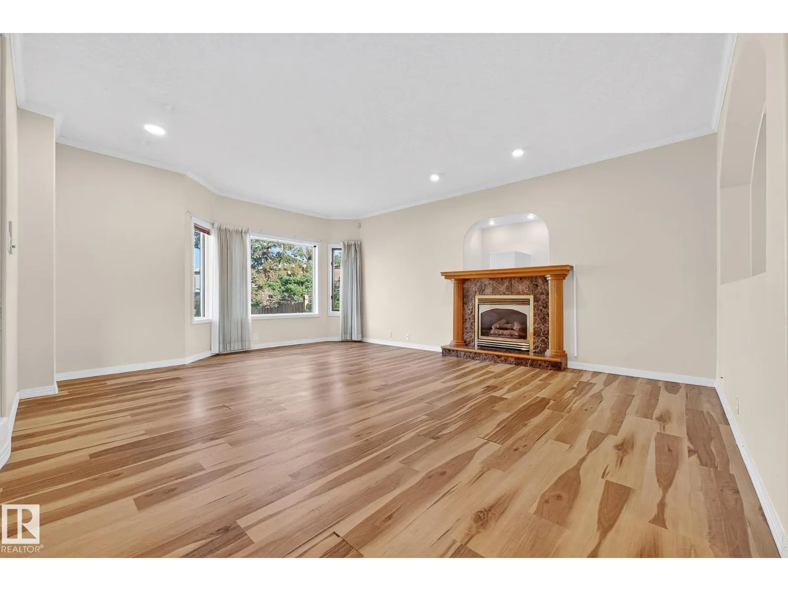 106 FARNELL CL NW