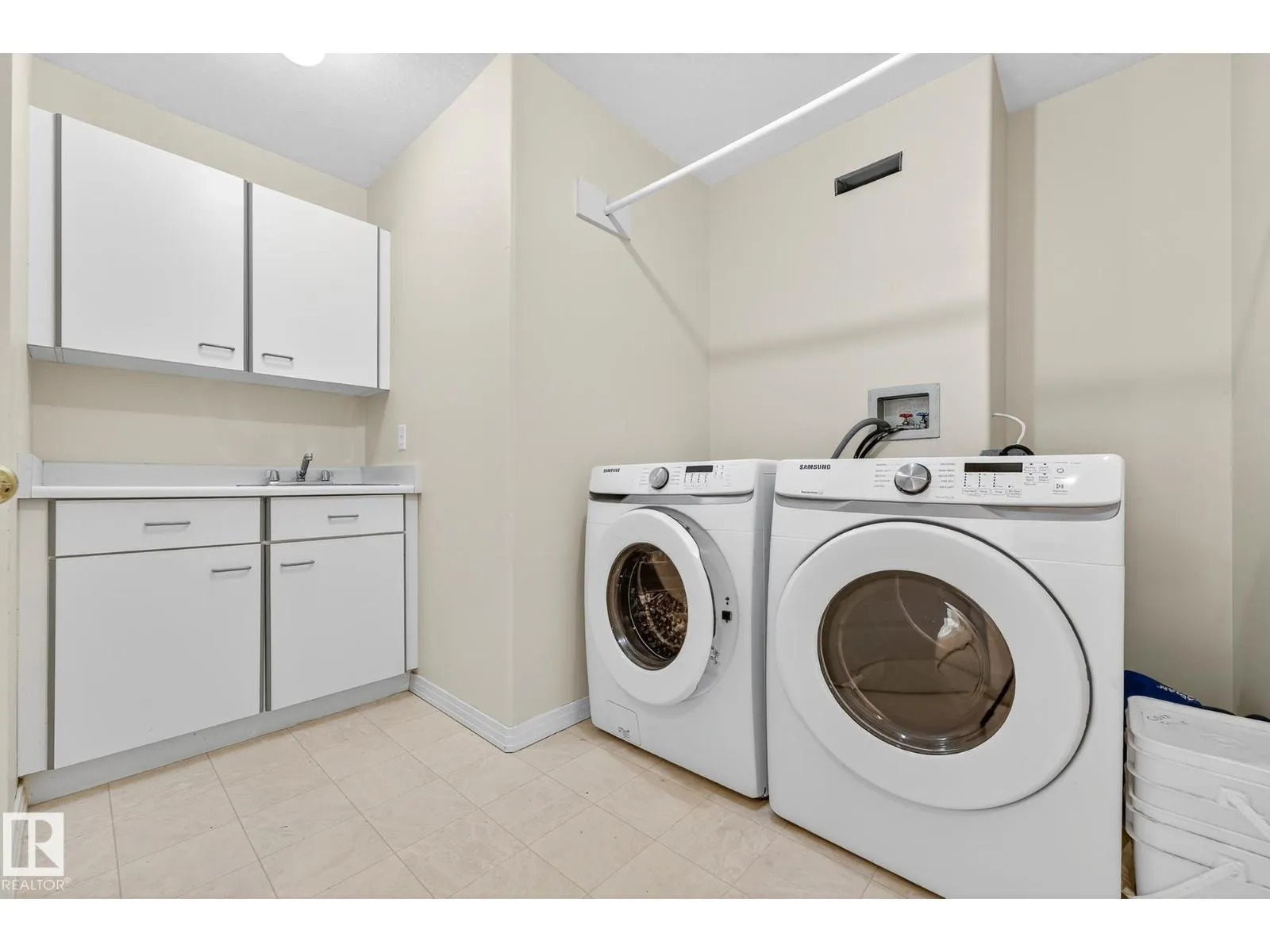 106 FARNELL CL NW