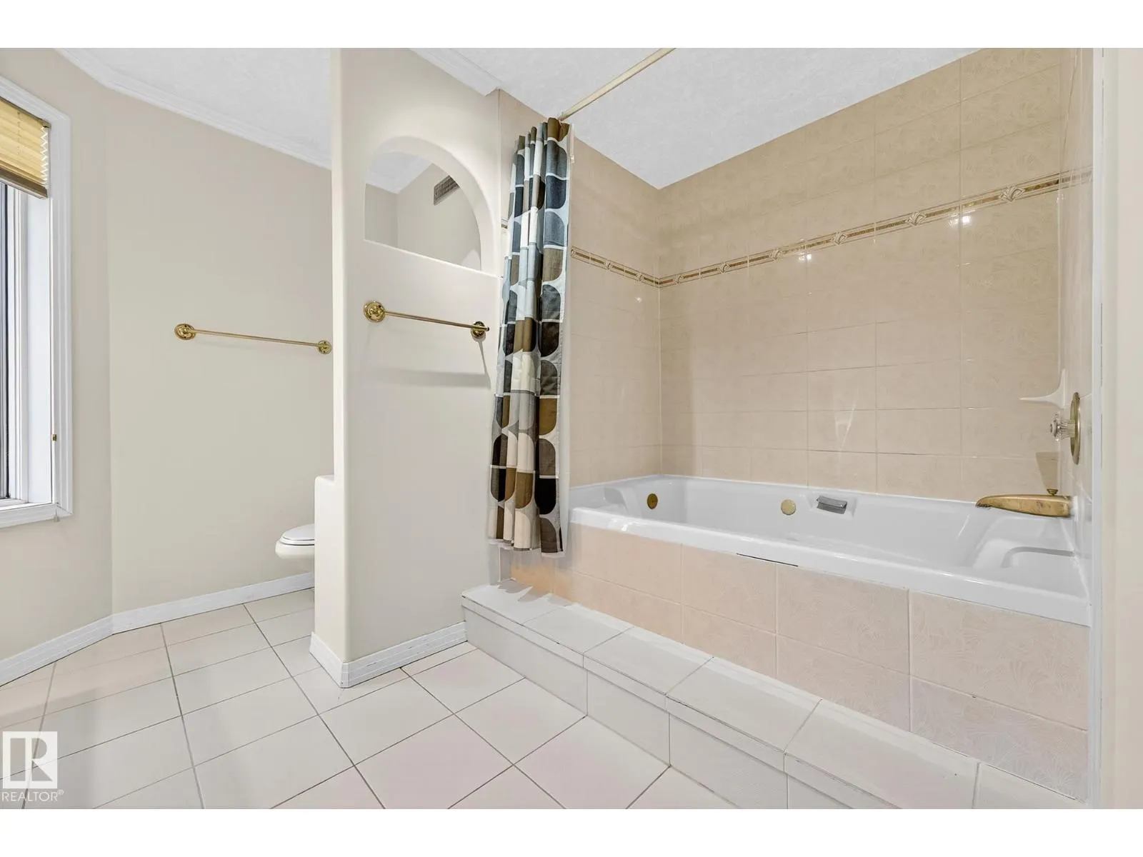 106 FARNELL CL NW