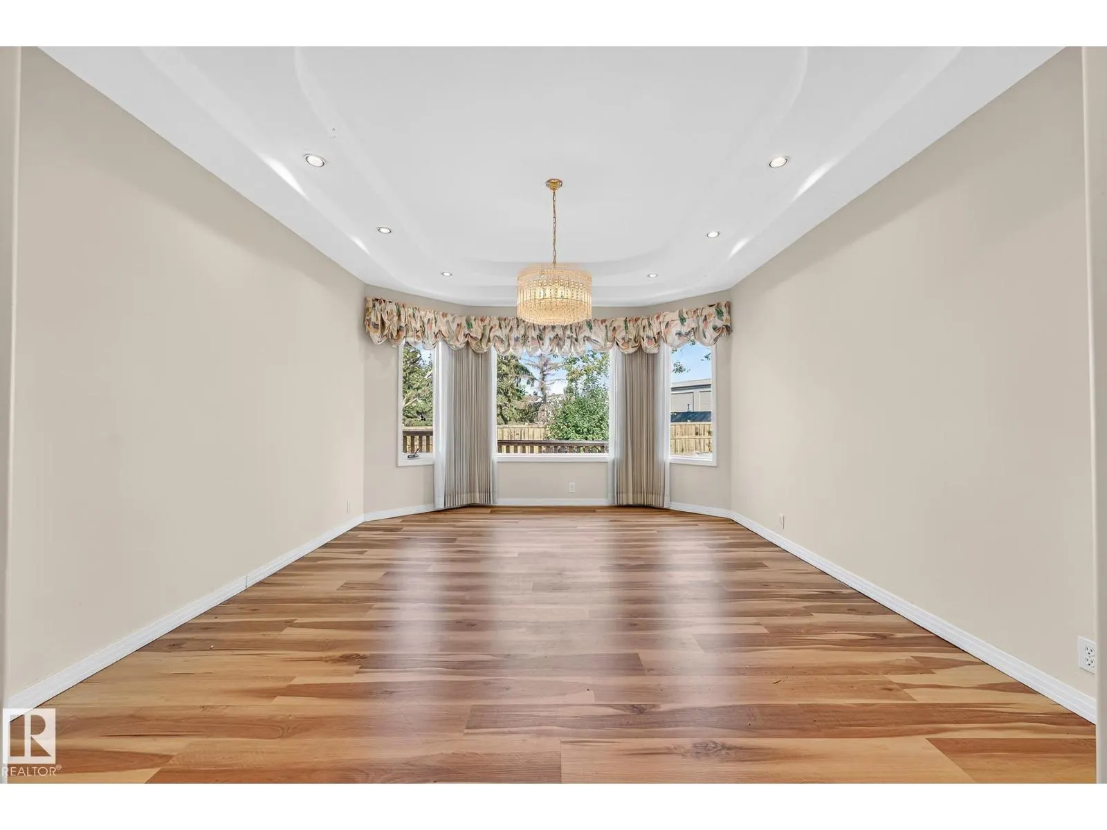 106 FARNELL CL NW