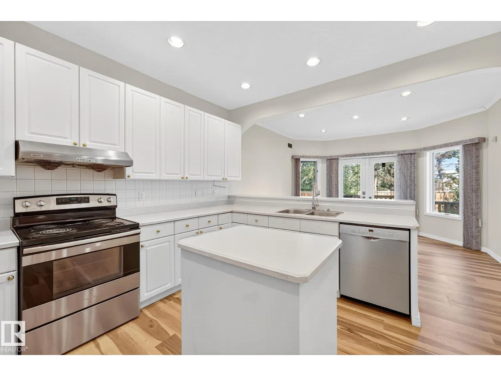106 FARNELL CL NW