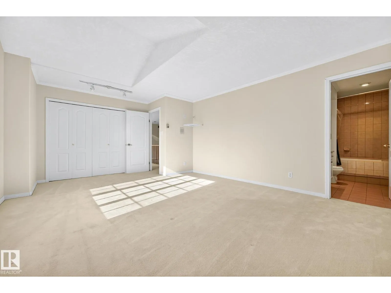 106 FARNELL CL NW