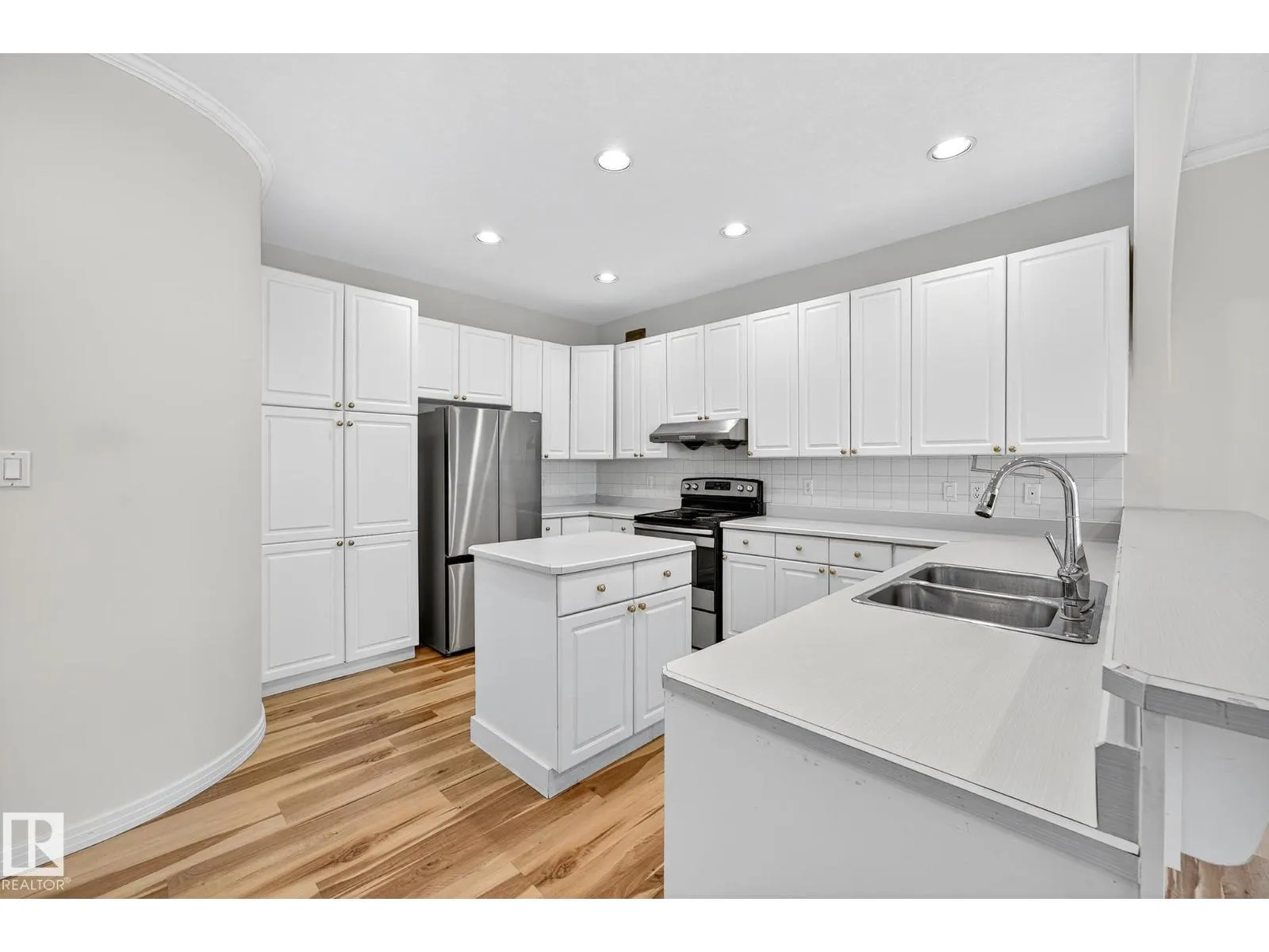 106 FARNELL CL NW