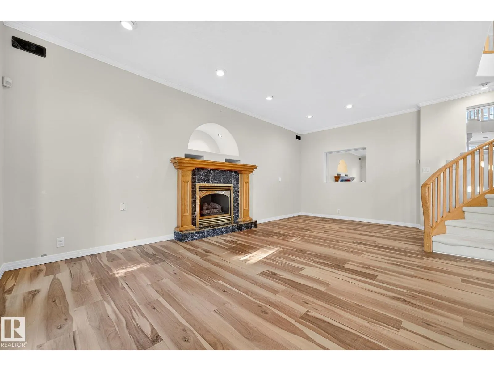 106 FARNELL CL NW