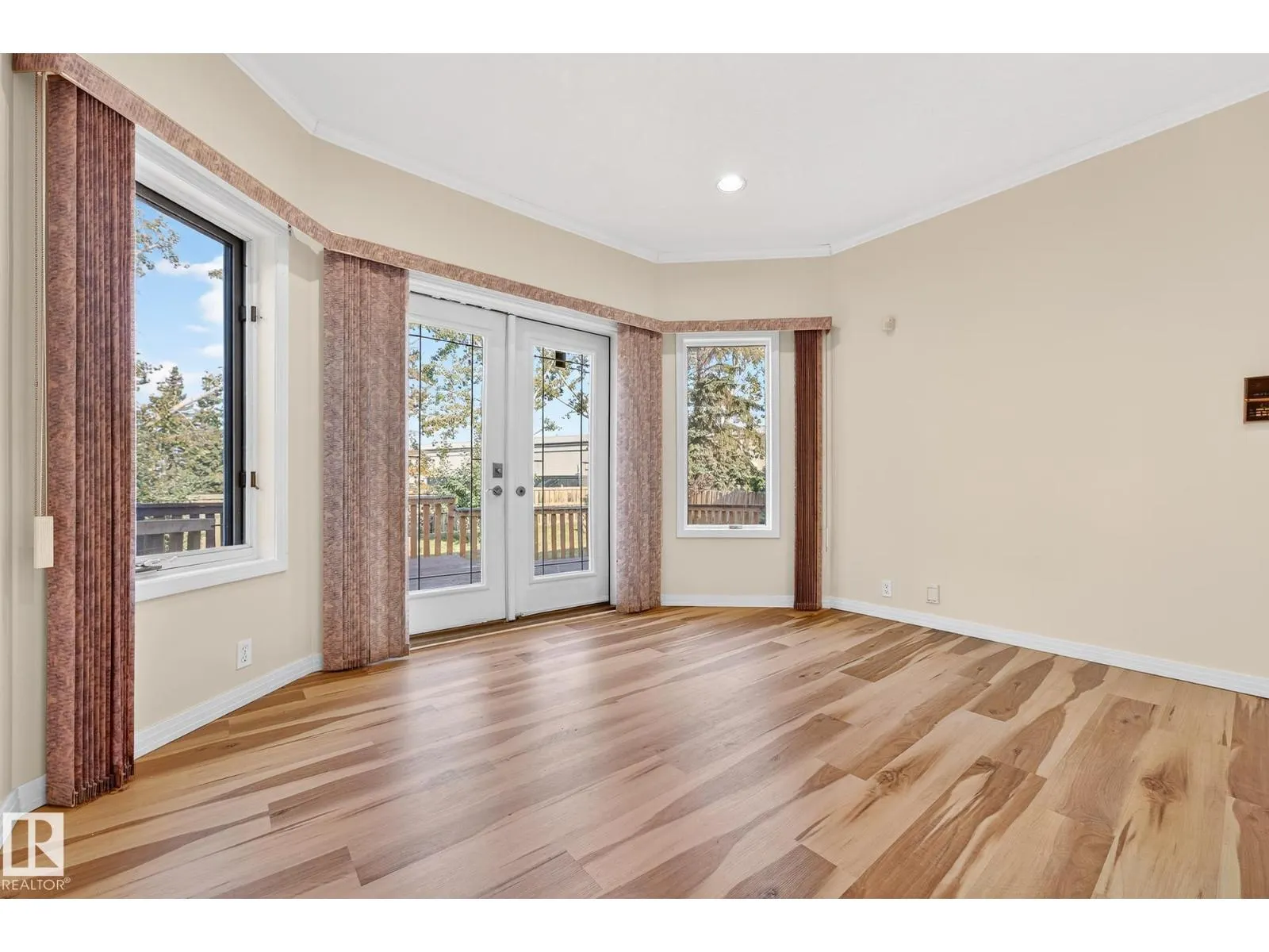 106 FARNELL CL NW