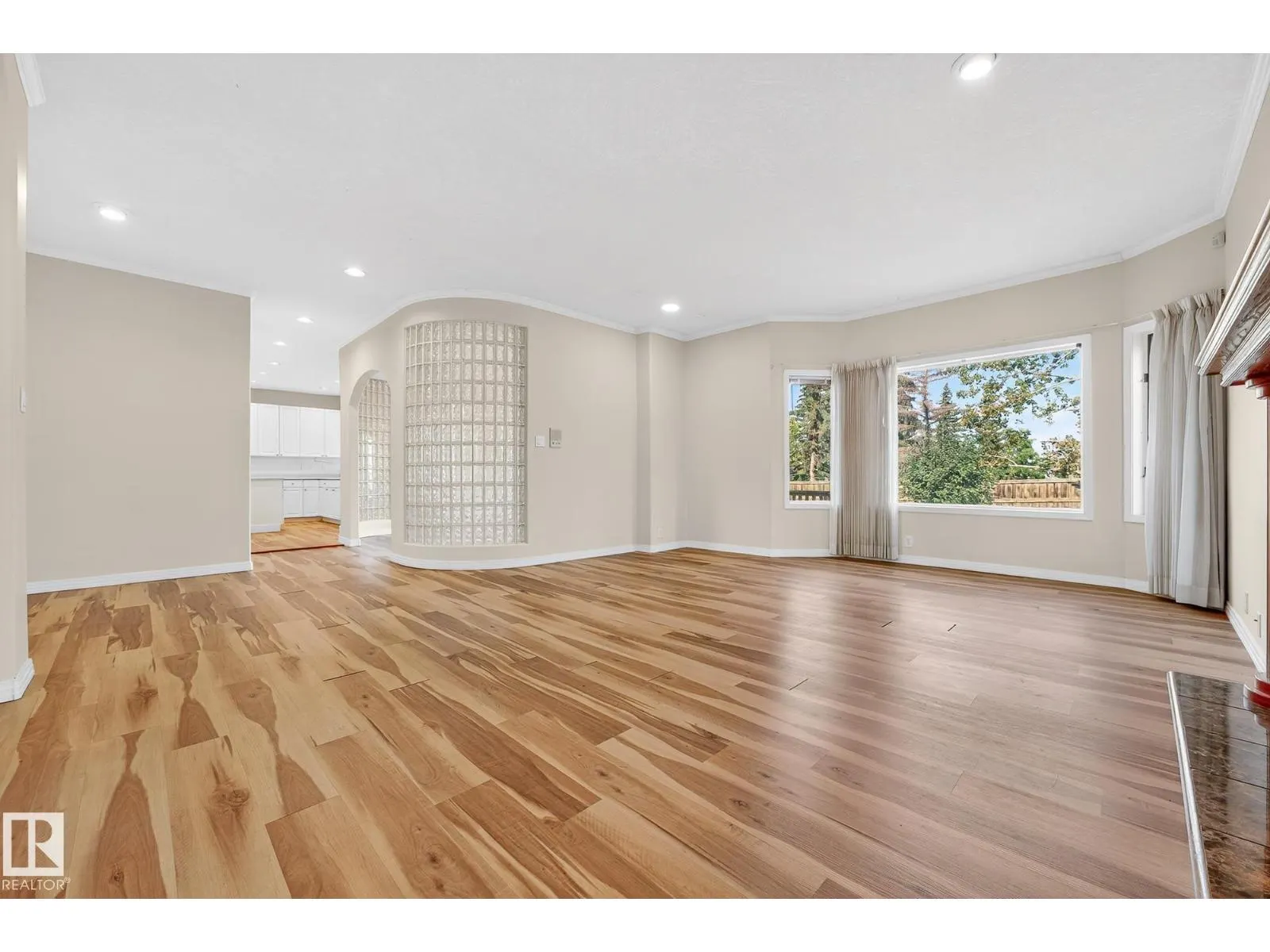 106 FARNELL CL NW