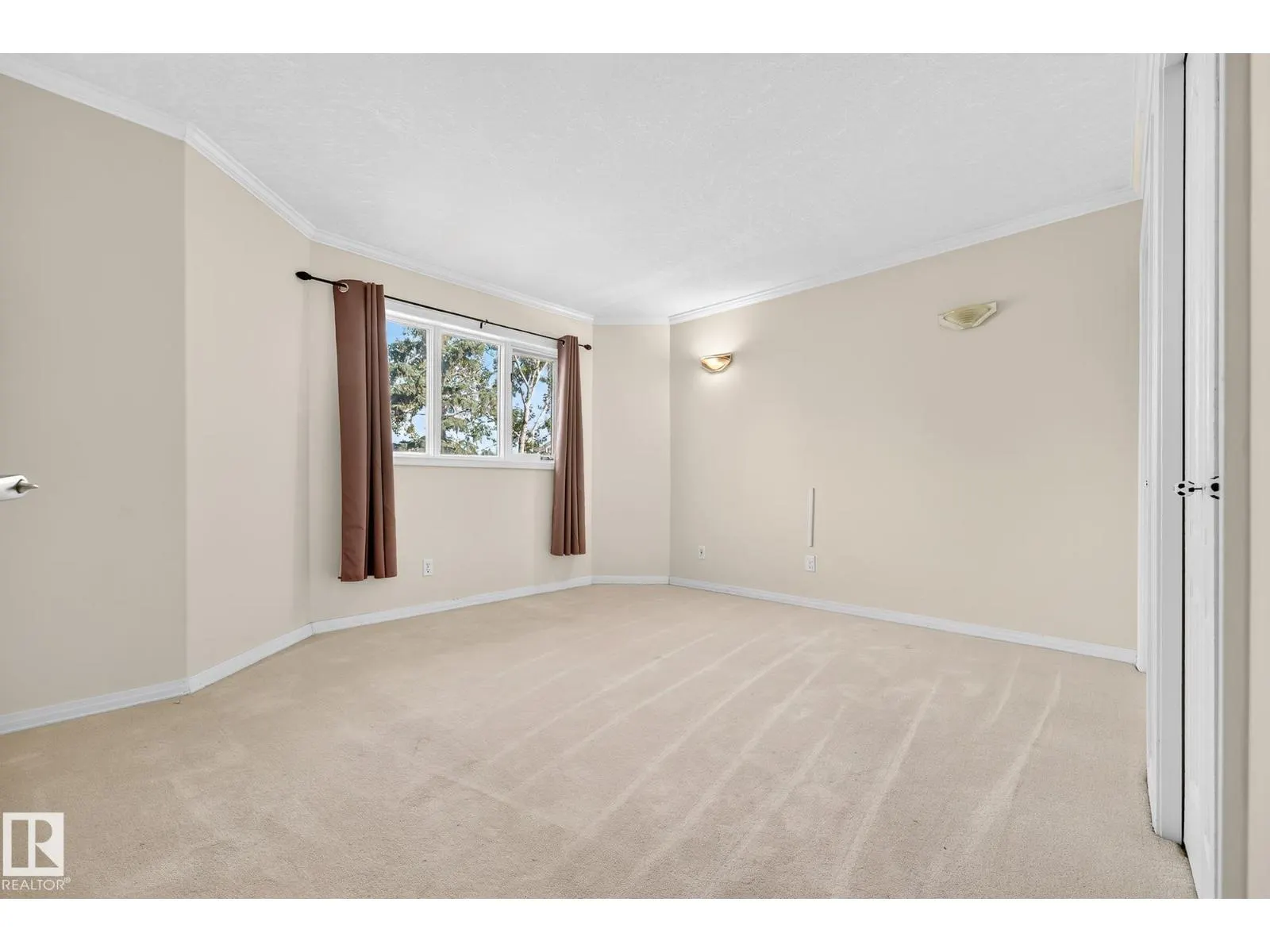 106 FARNELL CL NW