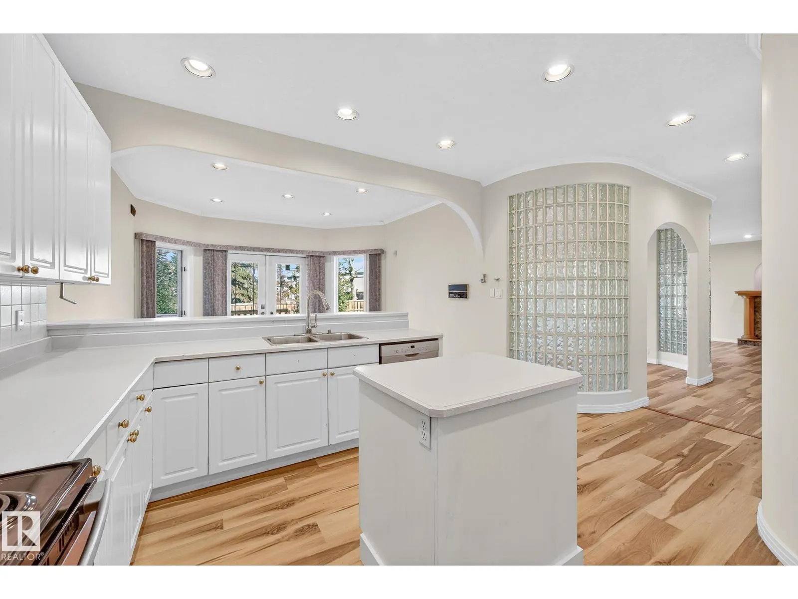 106 FARNELL CL NW