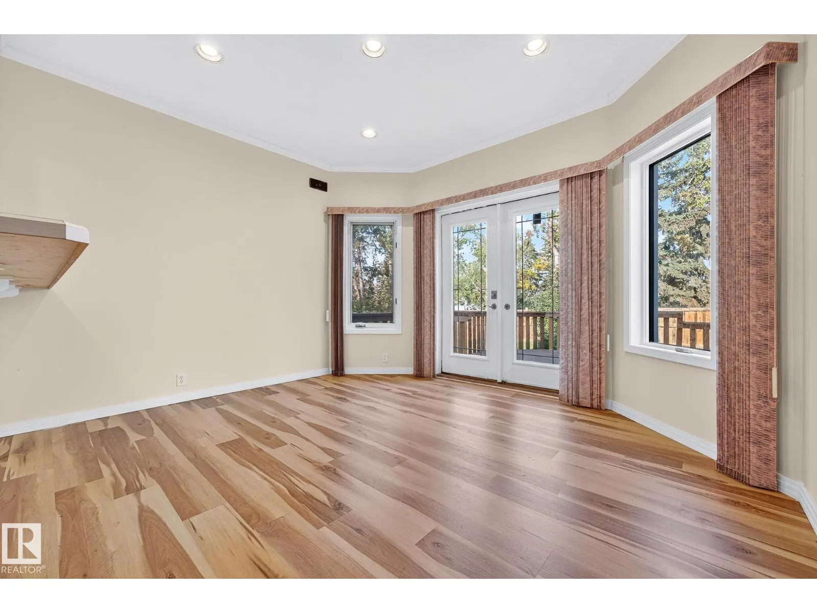 106 FARNELL CL NW