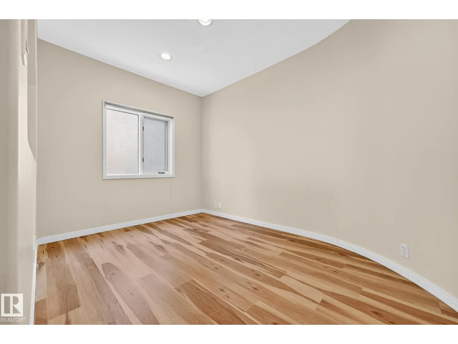 106 FARNELL CL NW