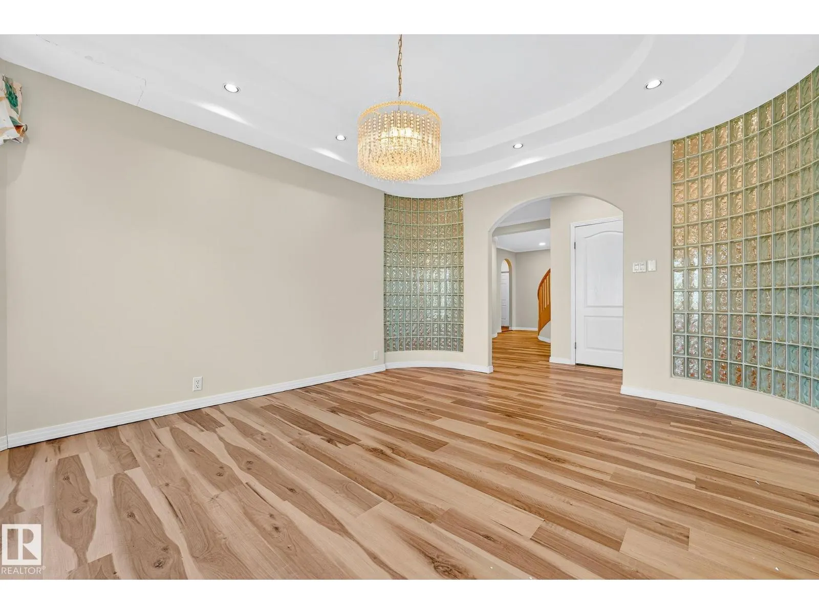 106 FARNELL CL NW