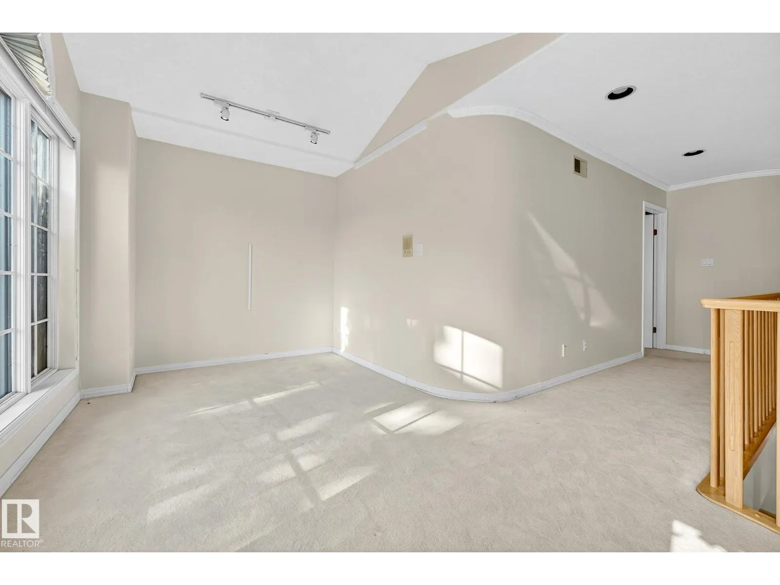 106 FARNELL CL NW
