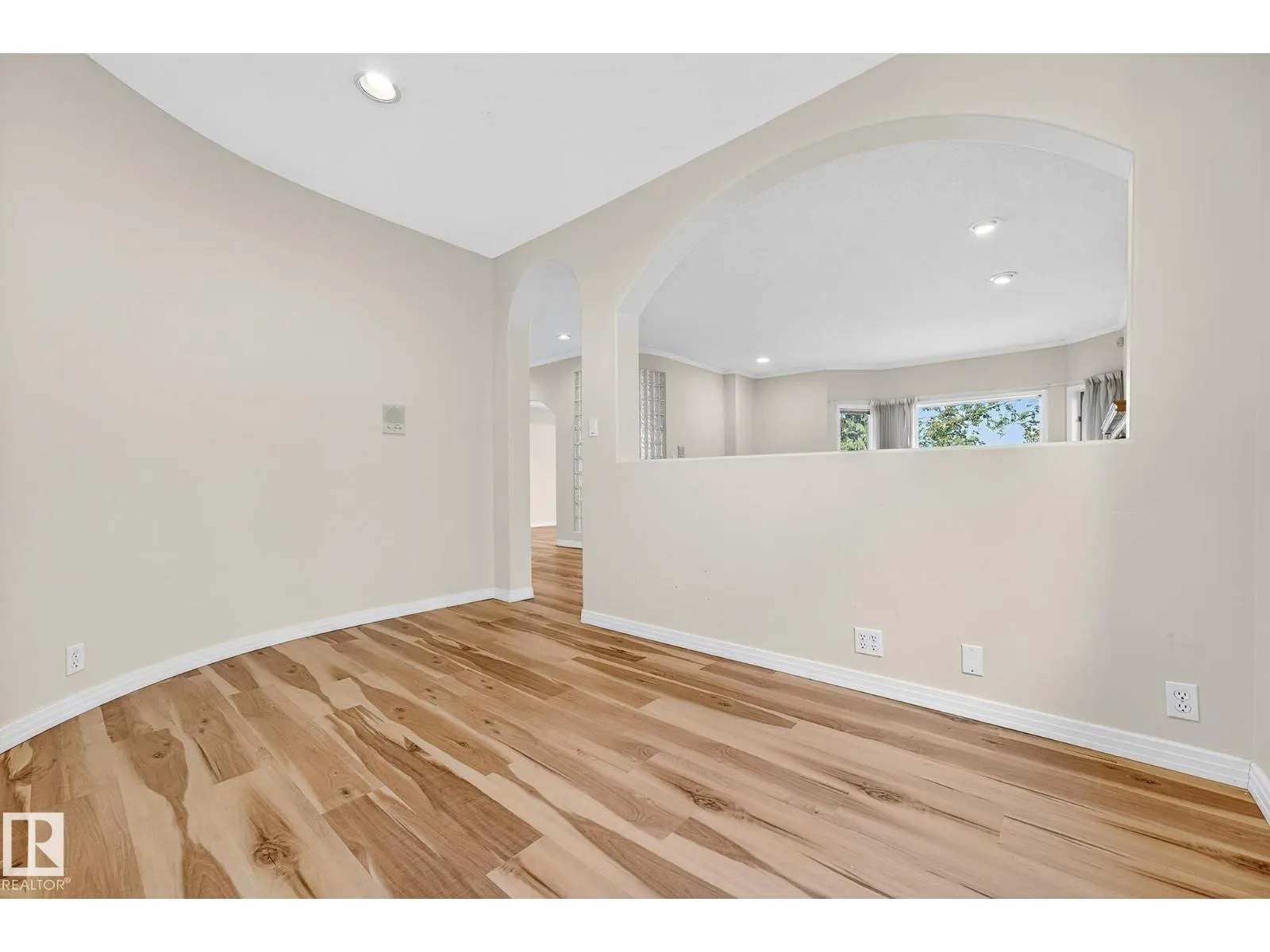 106 FARNELL CL NW